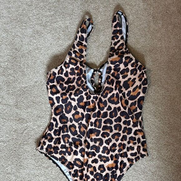 29- Sexy Cheetah  Print Cut out one piece swimsuit - Picture 4 of 6